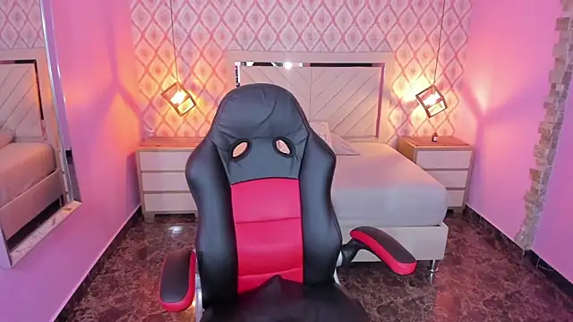 CHRISTY TEIGEN4 online show from 09-19-25, 07:18