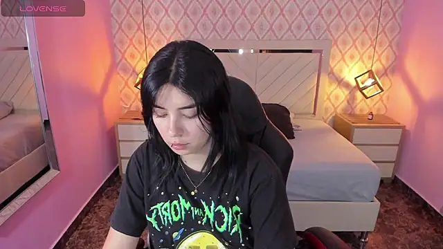 CHRISTY TEIGEN4 online show from 10-08-25, 07:25