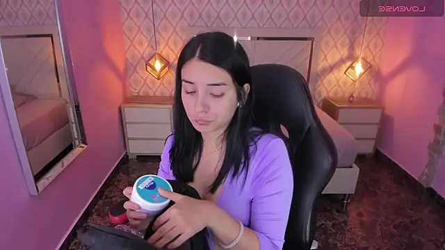 CHRISTY TEIGEN4 online show from 10-31-25, 07:32