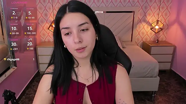 CHRISTY TEIGEN4 online show from 11-15-25, 07:18