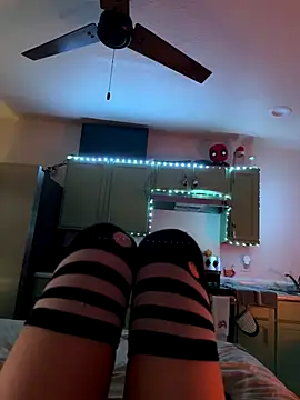 Snapshot of littiekitty chatting on 10-11-25, 03:02 littiekitty online show from 10-11-25, 03:02