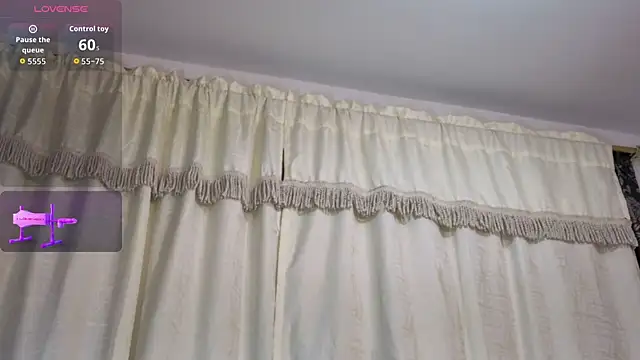 Snapshot of mariangellive chatting on 10-13-25, 05:31 mariangellive online show from 10-13-25, 05:31