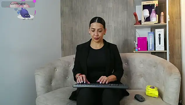 cortney tayler online show from 12-15-25, 02:34