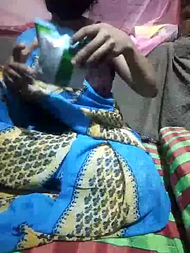 Snapshot of hezabi_queen07 chatting on 11-17-25, 04:44 hezabi queen07 online show from 11-17-25, 04:44