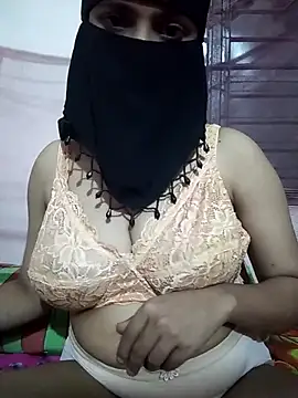 Snapshot of hezabi_queen07 chatting on 09-25-25, 05:41 hezabi queen07 online show from 09-25-25, 05:41