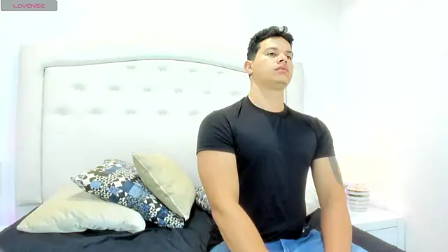 Snapshot of EclipseandFlame chatting on 09-18-25, 02:20 EclipseandFlame online show from 09-18-25, 02:20