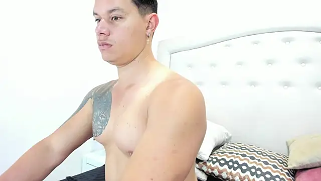 Snapshot of EclipseandFlame chatting on 09-09-25, 12:14 EclipseandFlame online show from 09-09-25, 12:14