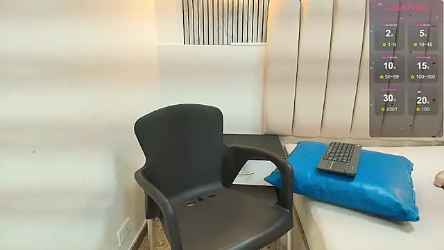 agatha fit online show from 12-17-25, 01:05