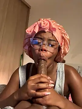 Snapshot of Sweet-Jade chatting on 10-08-25, 10:17 Sweet-Jade online show from 10-08-25, 10:17