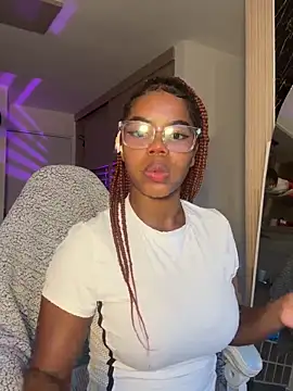 Snapshot of Sweet-Jade chatting on 10-08-25, 10:43 Sweet-Jade online show from 10-08-25, 10:43