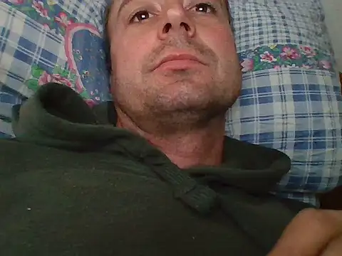 Snapshot of Johnny__85 chatting on 10-12-25, 10:38 Johnny 85 online show from 10-12-25, 10:38