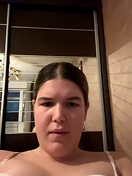 IssadoraaPink online show from 11-14-25, 04:43