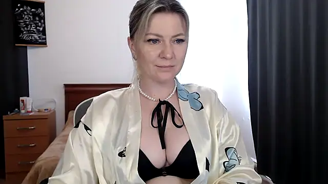 Snapshot of ParadiseAlina chatting on 06-20-26, 05:29 ParadiseAlina online show from 06-20-26, 05:29