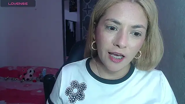 Snapshot of karamirror_ chatting on 07-10-26, 01:38 karamirror online show from 07-10-26, 01:38