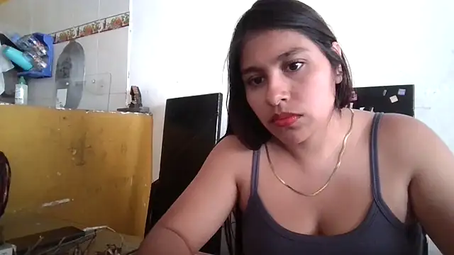 Snapshot of zairabreze chatting on 10-17-25, 06:43 zairabreze online show from 10-17-25, 06:43