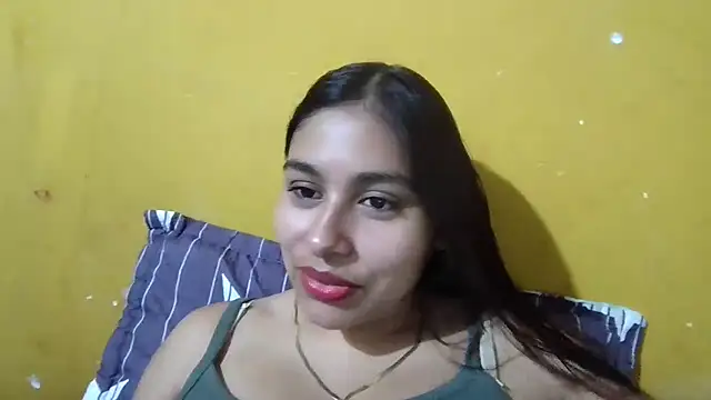Snapshot of zairabreze chatting on 10-13-25, 03:35 zairabreze online show from 10-13-25, 03:35