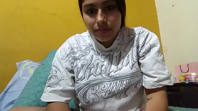 Snapshot of zairabreze chatting on 09-10-25, 01:43 zairabreze online show from 09-10-25, 01:43