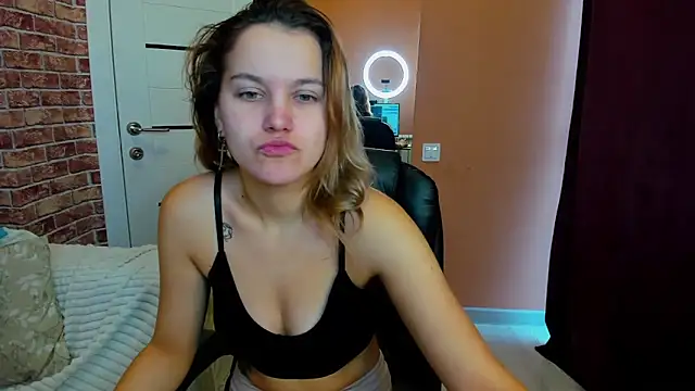 Snapshot of Hot___Jess chatting on 10-10-25, 03:29 Hot Jess online show from 10-10-25, 03:29