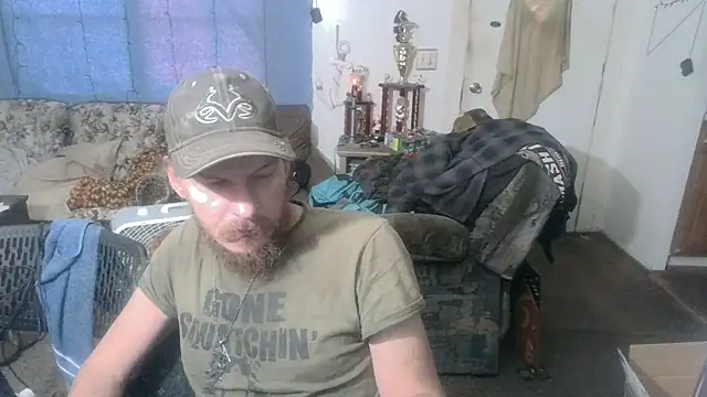 Snapshot of Poundtown1226 chatting on 09-21-25, 11:21 Poundtown1226 online show from 09-21-25, 11:21