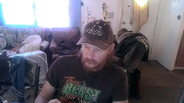 Snapshot of Poundtown1226 chatting on 09-16-25, 07:26 Poundtown1226 online show from 09-16-25, 07:26