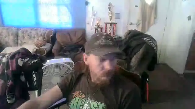 Snapshot of Poundtown1226 chatting on 09-11-25, 02:28 Poundtown1226 online show from 09-11-25, 02:28
