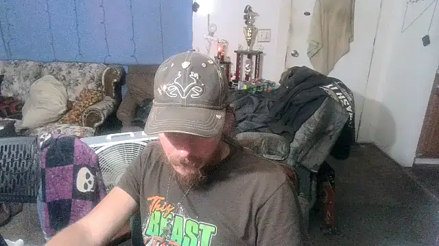 Snapshot of Poundtown1226 chatting on 09-11-25, 02:22 Poundtown1226 online show from 09-11-25, 02:22