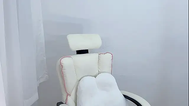 Xiao-runbao online show from 10-26-25, 02:06