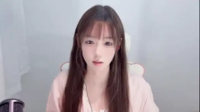 Xiao-runbao online show from 10-21-25, 01:21