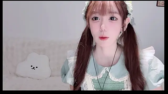 Xiao-runbao online show from 12-18-25, 01:15