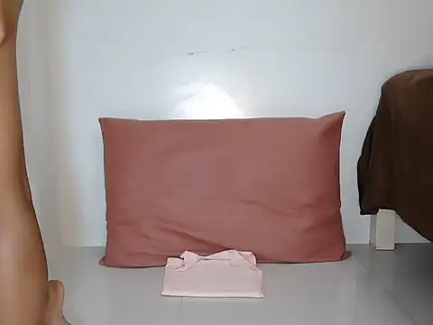 Snapshot of Islandarkgirl chatting on 10-15-25, 01:04 Islandarkgirl online show from 10-15-25, 01:04