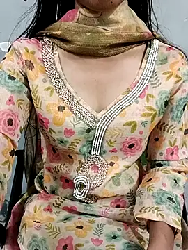 Daizy Shah online show from 05-10-26, 04:53
