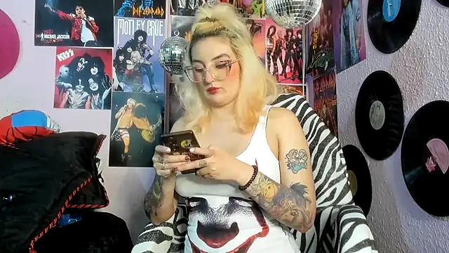 Snapshot of Avril_Maria chatting on 02-04-26, 10:05 Avril Maria online show from 02-04-26, 10:05