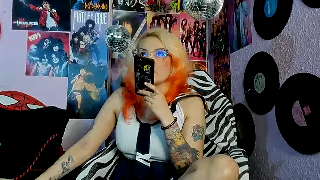 Snapshot of Avril_Maria chatting on 02-15-26, 07:35 Avril Maria online show from 02-15-26, 07:35