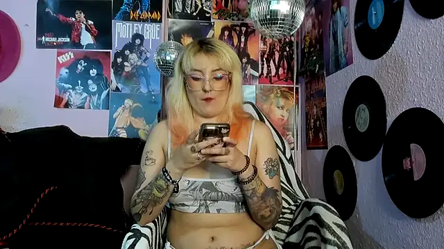 Avril Maria online show from 04-05-26, 01:23