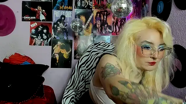 Avril Maria online show from 05-16-26, 11:48