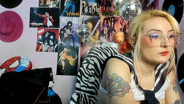 Snapshot of Avril_Maria chatting on 03-01-26, 07:47 Avril Maria online show from 03-01-26, 07:47