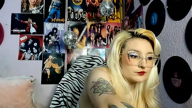 Snapshot of Avril_Maria chatting on 07-08-26, 05:35 Avril Maria online show from 07-08-26, 05:35
