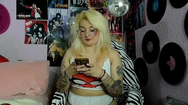 Avril Maria online show from 05-25-26, 10:08