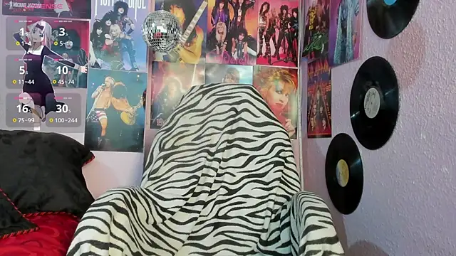 Avril Maria online show from 10-30-25, 10:50