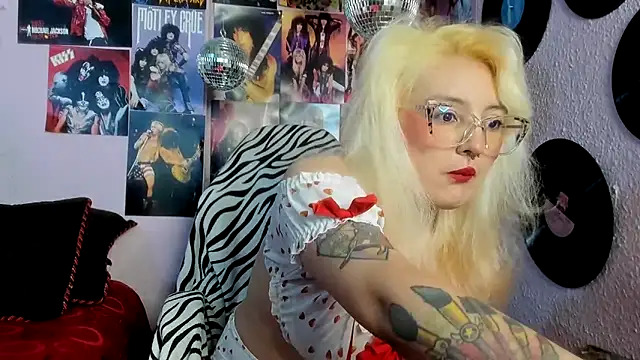 Avril Maria online show from 05-17-26, 03:12