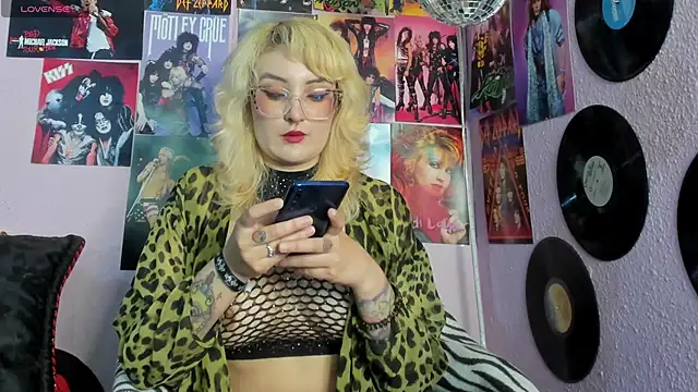 Avril Maria online show from 09-08-25, 05:23