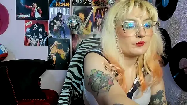 Avril Maria online show from 04-08-26, 07:59