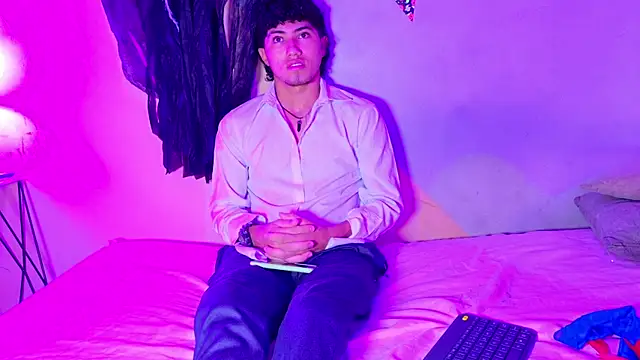 Laura and Kevin online show from 10-31-25, 01:30