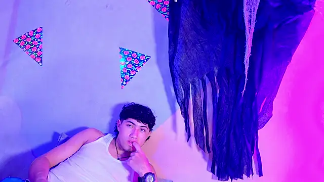 Laura and Kevin online show from 10-25-25, 01:45