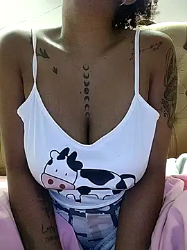 Snapshot of kdfoxxx chatting on 10-11-25, 03:40 kdfoxxx online show from 10-11-25, 03:40