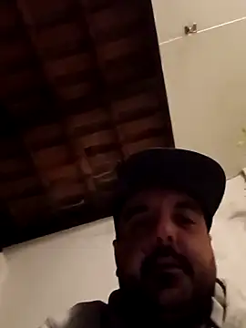 Snapshot of CasalTopaTudo chatting on 10-31-25, 04:20 CasalTopaTudo online show from 10-31-25, 04:20