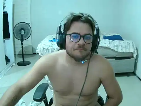 Snapshot of Miguelion2308 chatting on 07-22-26, 02:24 Miguelion2308 online show from 07-22-26, 02:24
