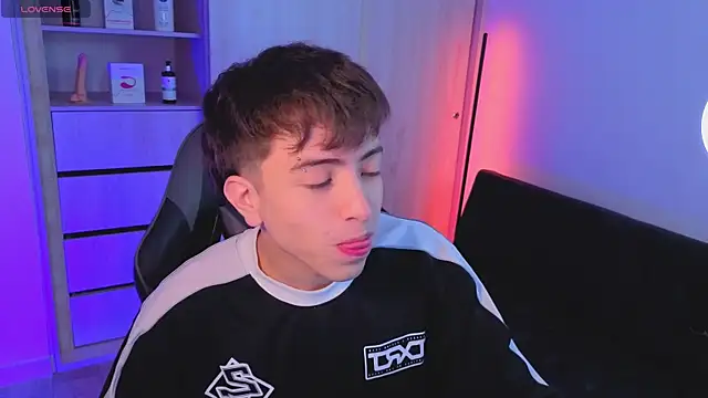 onlinenico online show from 10-22-25, 08:08