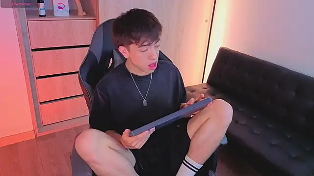 onlinenico online show from 11-04-25, 08:12