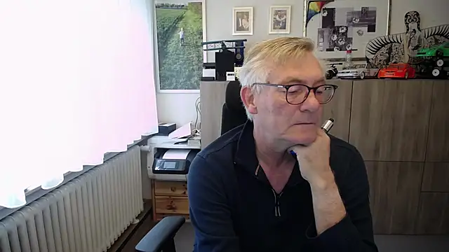 Snapshot of randyandy67 chatting on 09-09-25, 10:36 randyandy67 online show from 09-09-25, 10:36